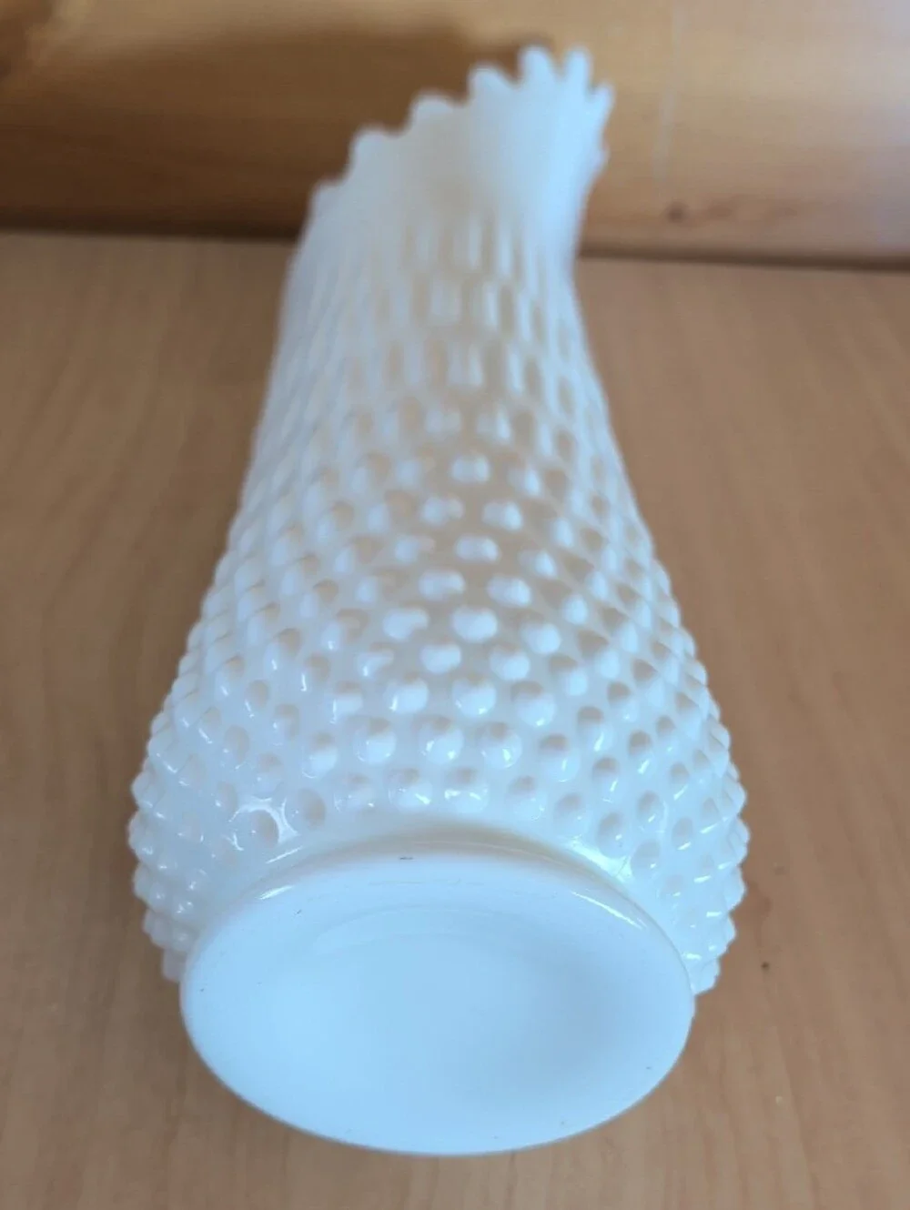 VTG. Fenton, White Hobnail Glass Vase - Elegant Home Accents.🌟🌟🌟
